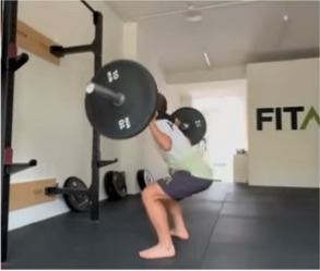 Exercici de força amb barra a FITA